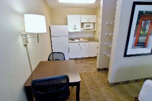 Mainstay Suites Knoxville - Cedar Bluff Room photo